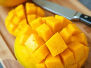 Jak się je mango? Praktyczny przewodnik po tym pysznym owocu